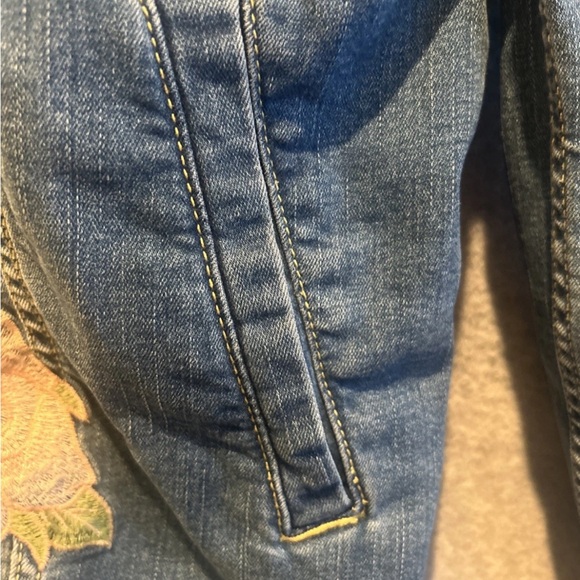 LuLaRoe Blue Denim Jacket with Cream/light Pink Rose Embroidery size 3X EUC - Picture 5 of 8